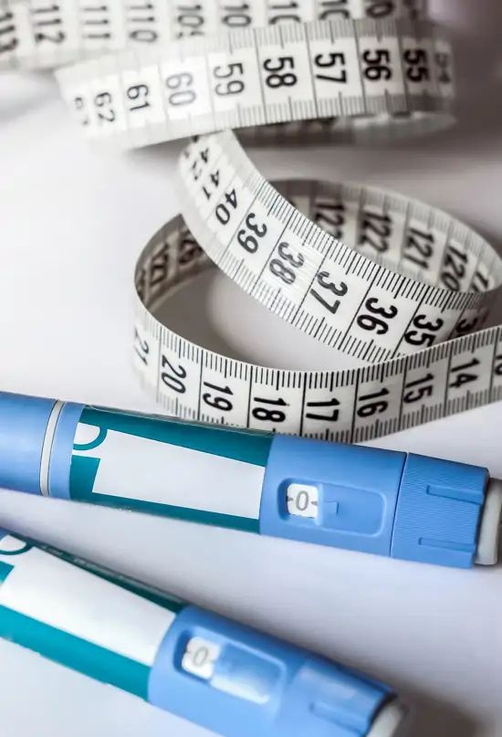 Caneta injetável para tratamento metabólico e fita métrica
