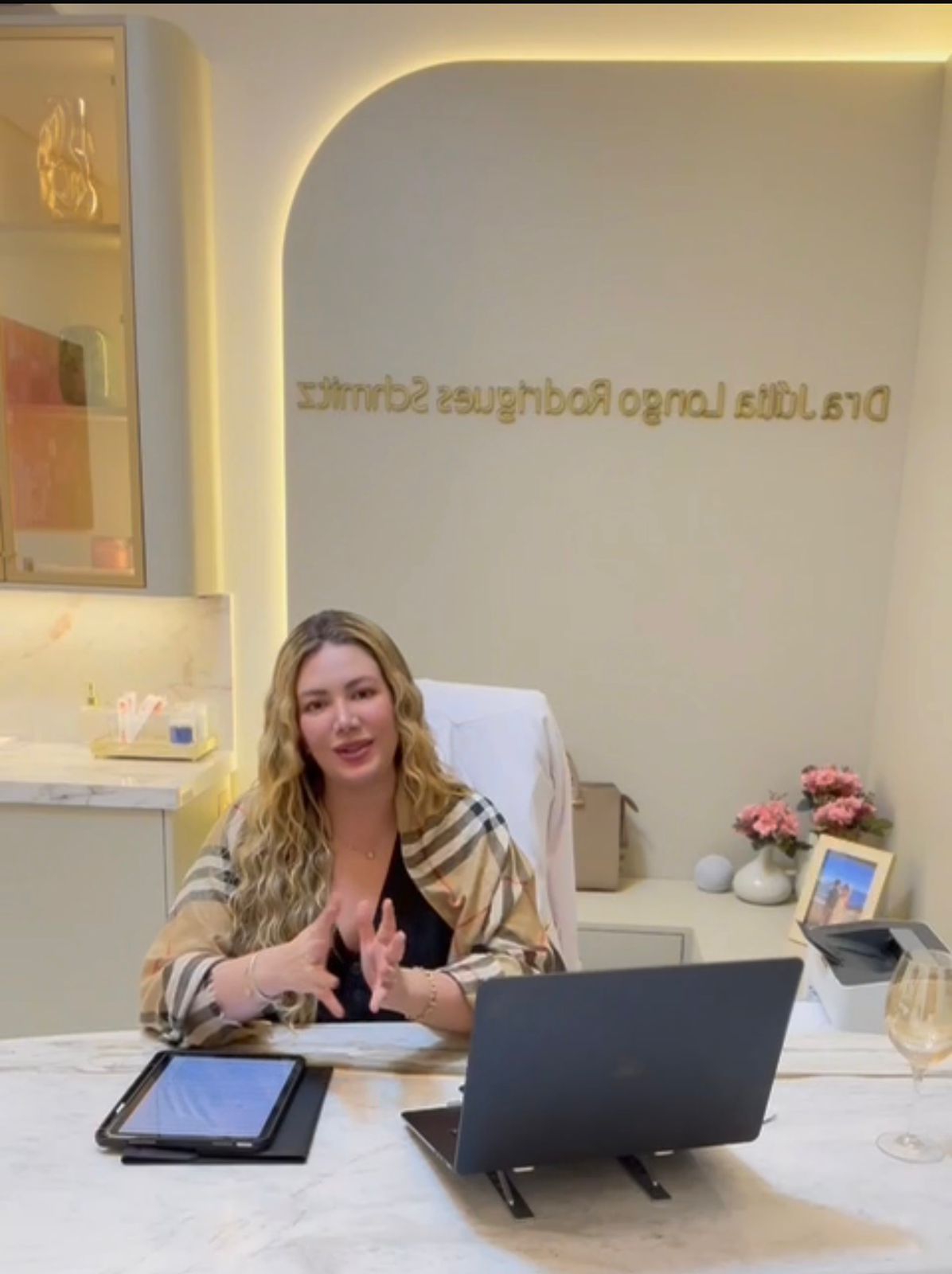 Dra. Júlia Longo Rodrigues Schmitz